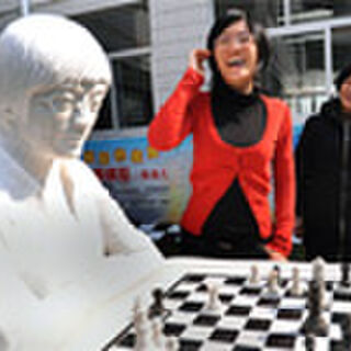 Chinese Championship 2012 – Two teens lead