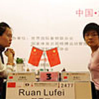 Shenzhen: Hou Yifan leads by a full point